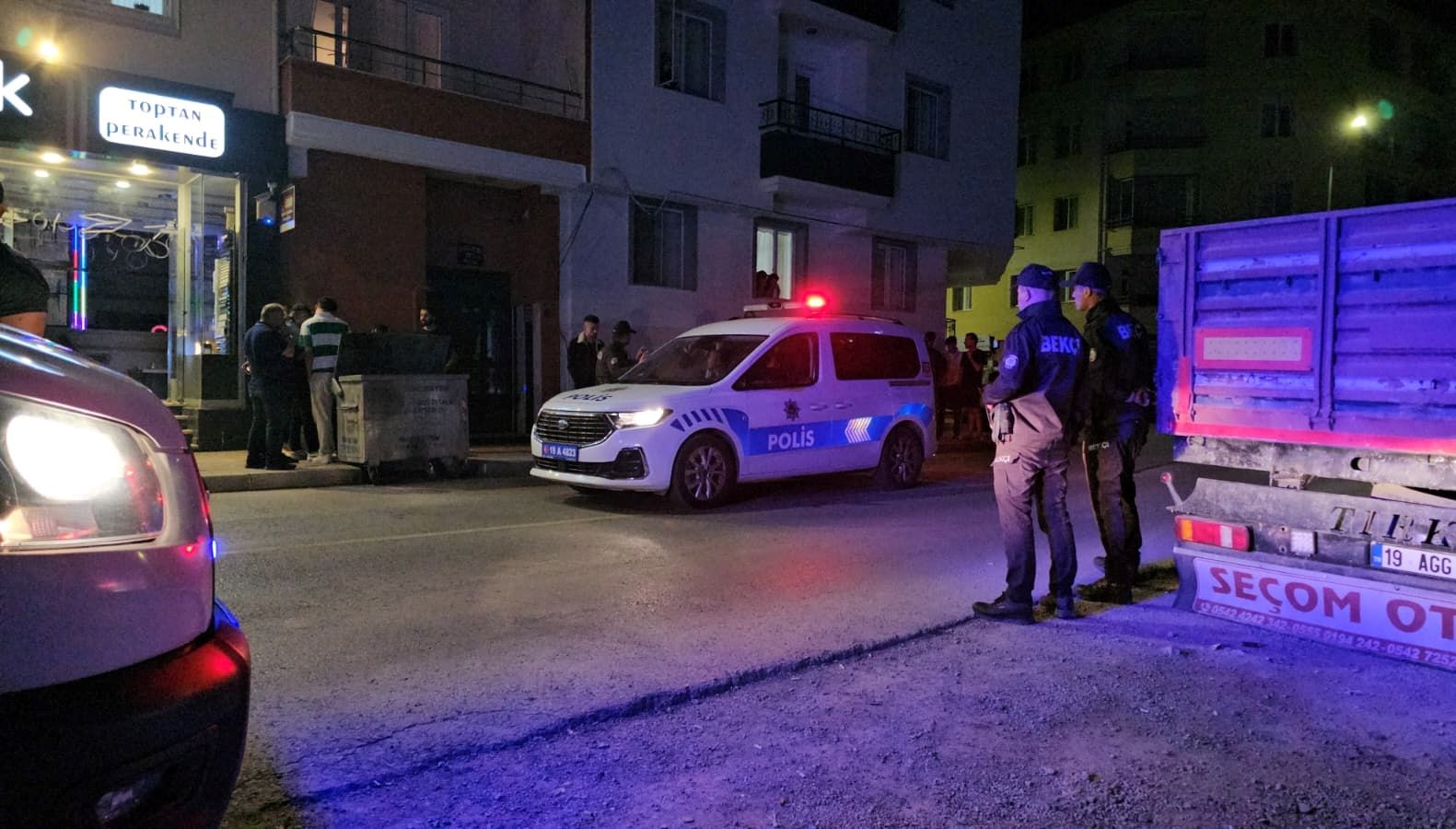 apartmana tufekle ates actilar iki kadin araniyor edrCi6Df