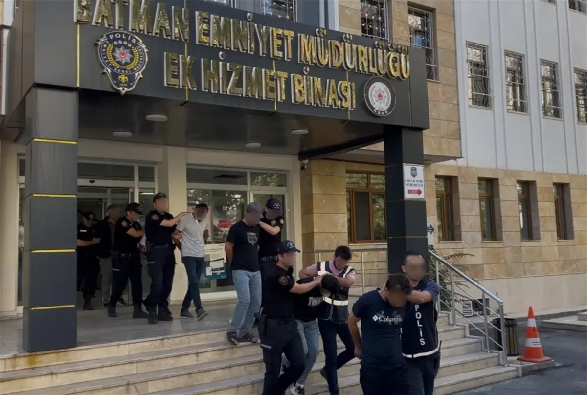 batmanda silahli kavga 1 polisle birlikte 8 yarali 4 kisi tutuklandi O9pmOJNh.jpg