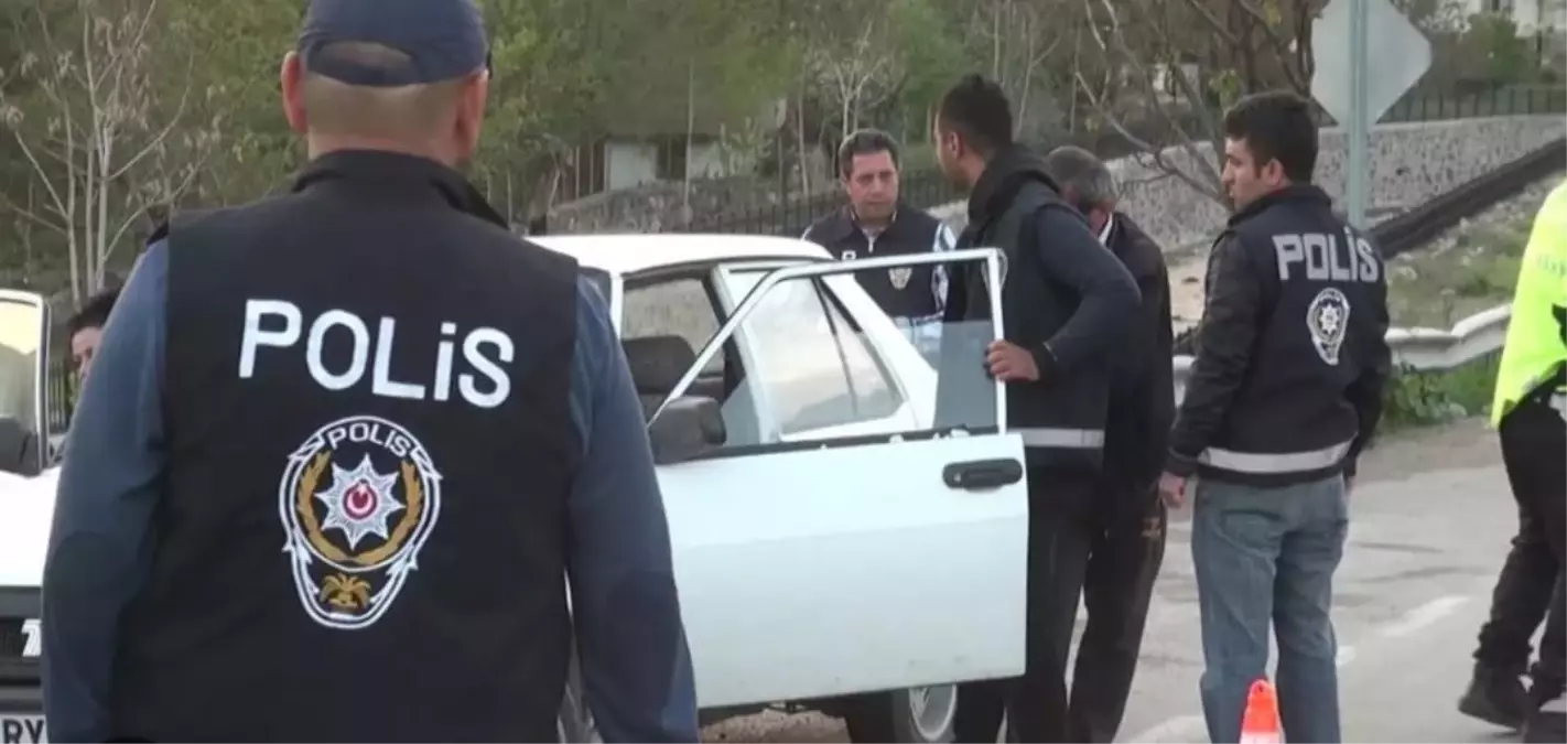 beypazarinda kacan aracta esrar ele gecirildi Z3avMSPa.jpg