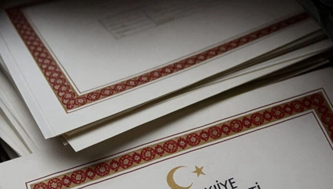 sahte e imza davasi tahliye edilen 5 sanik yeniden tutuklandi ap74Yupb.jpg