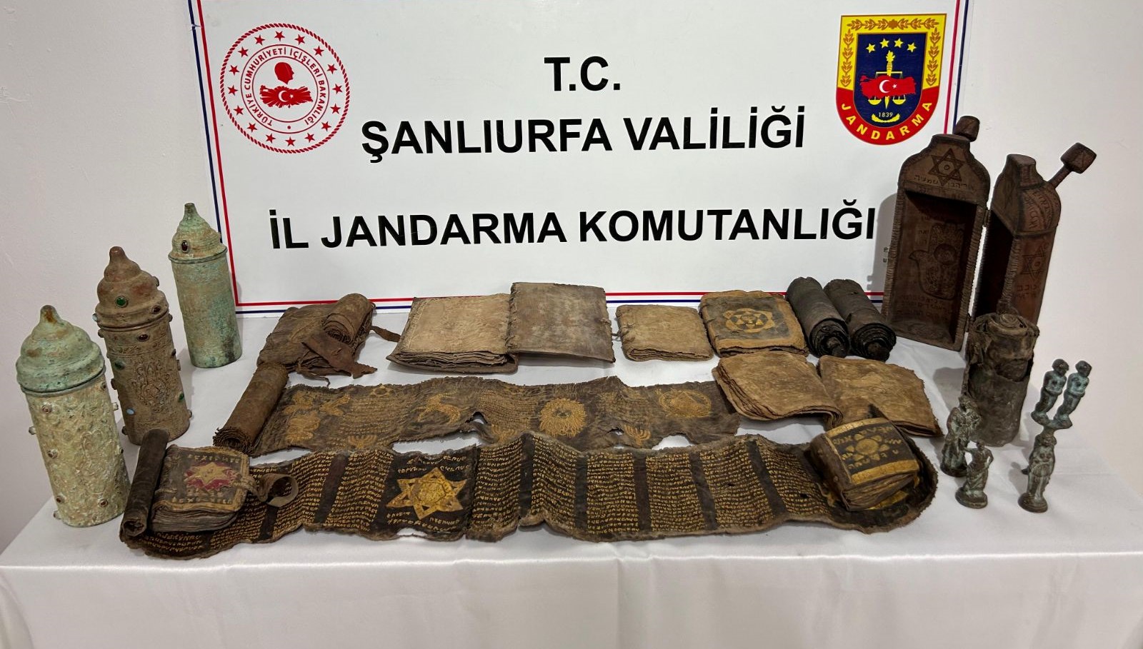 sanliurfada tarihi eser operasyonu 11 kitabe ve 4 heykel ele gecirildi eQ57eYbH