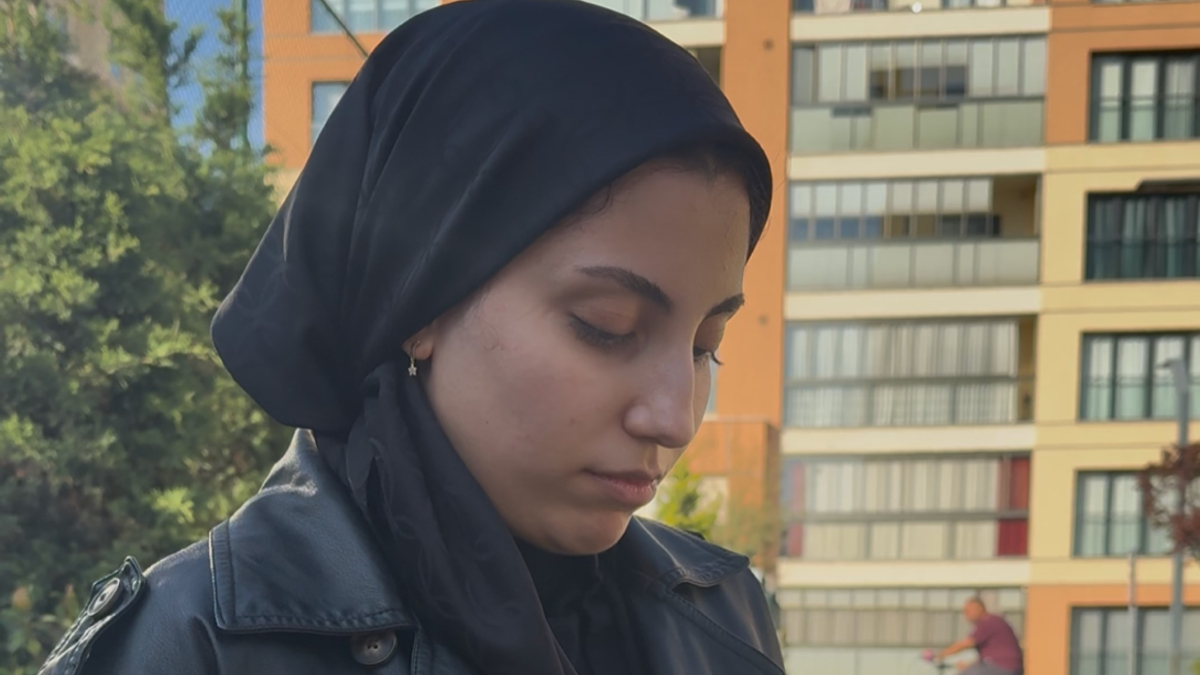 istanbulda basortulu ogrenciye hocasindan hakaret bu sekilde temizlikciye benziyorsun e2H4k9Gk.jpg