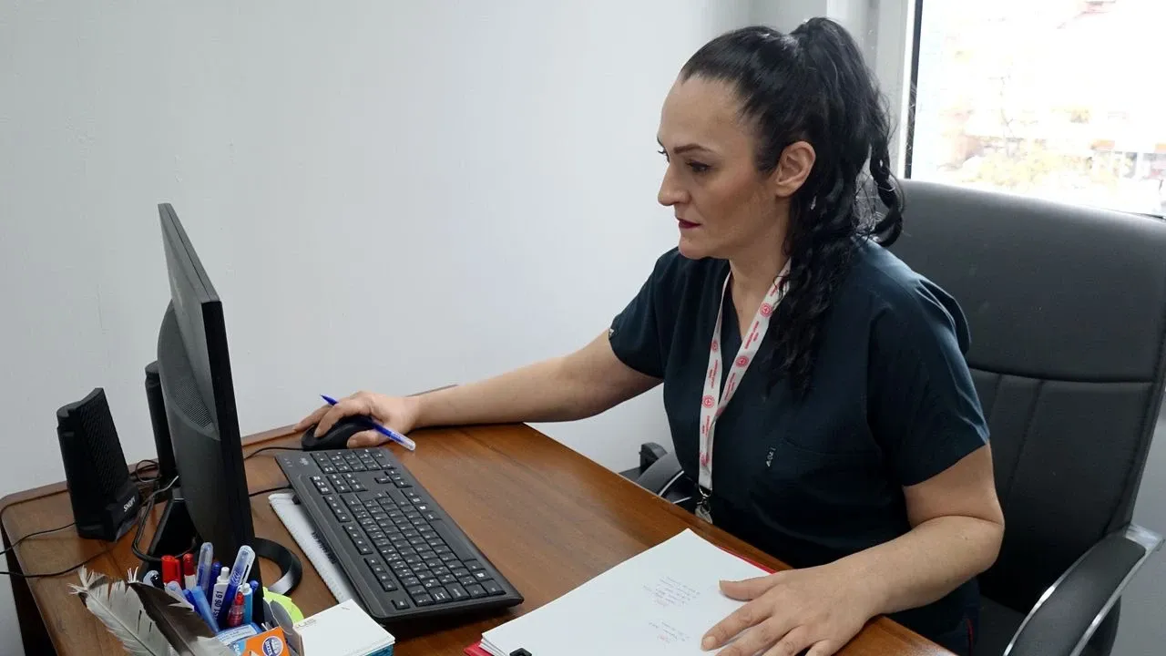 Hemşirelikten Edebiyata: Selin Bak’ın Ödüllü Yazarlık Serüveni