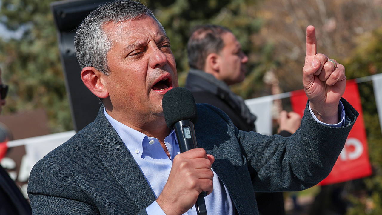 CHP’nin Sakarya’daki 106. Mitingi: Özgür Özel’den Melih Gökçek Açıklaması!