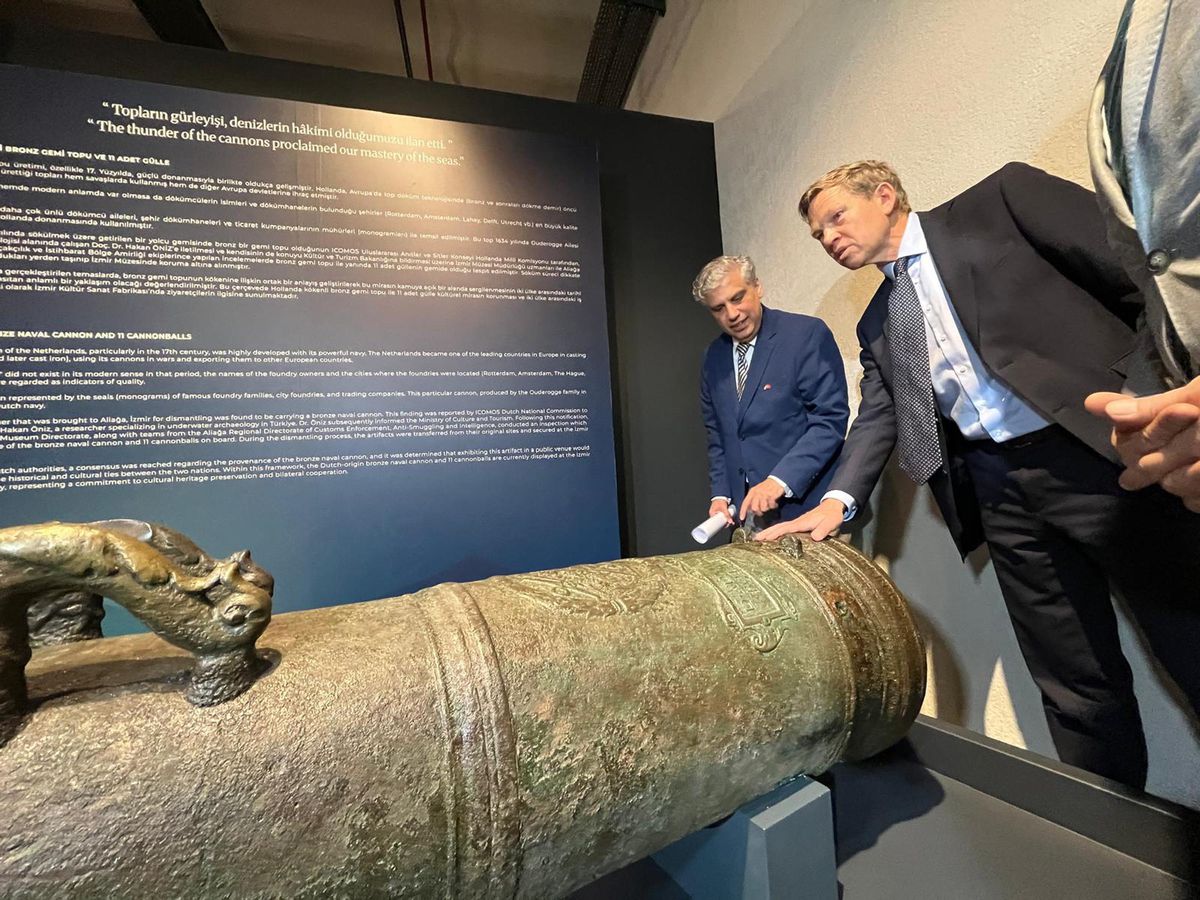 Tarihi Hollanda Gemi Topu İzmir’de Sanatseverlerle Buluştu
